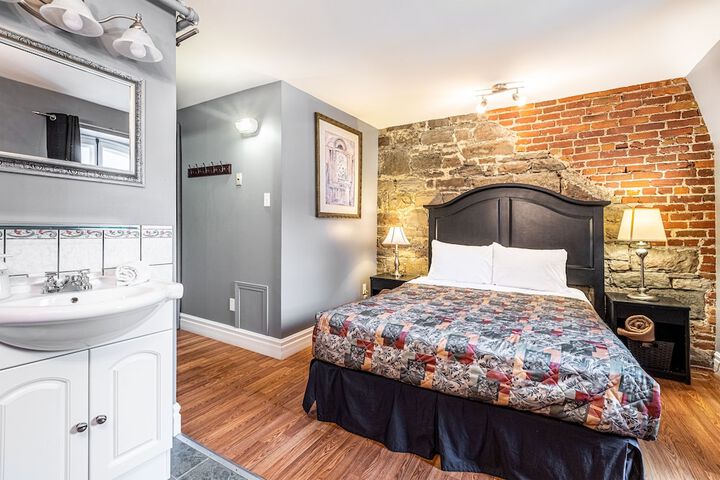 Room 11 of 28