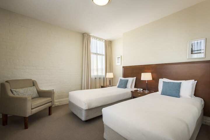 Room 2 of 37