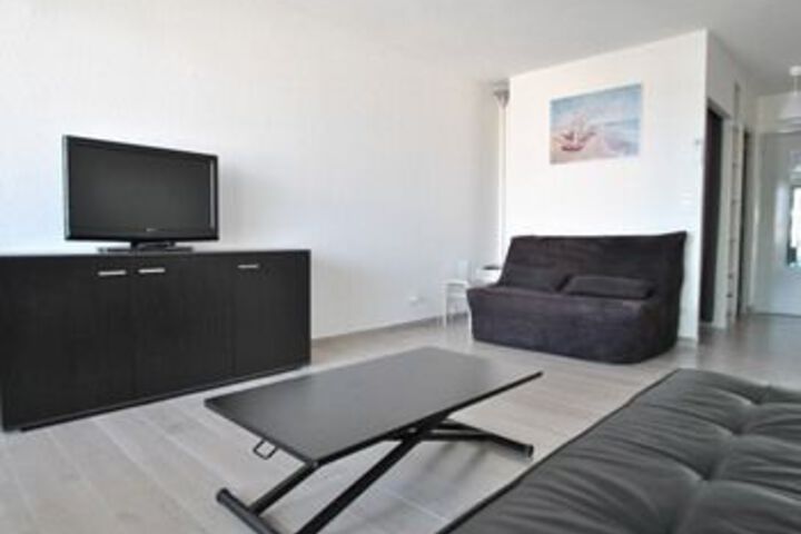 Room 9 of 13