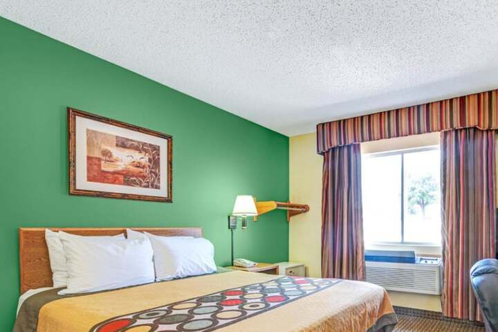 1 Queen Bed (9 of 12)