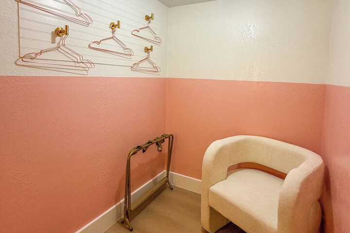 Room 12 of 27