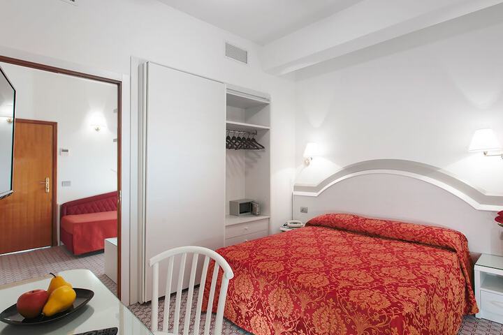 Room 6 of 32