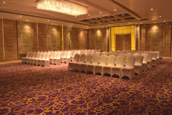 Ballroom/Hall 51 of 58
