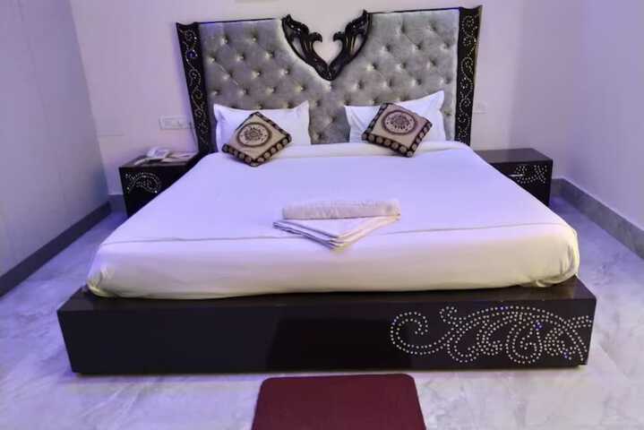 Room 10 of 23