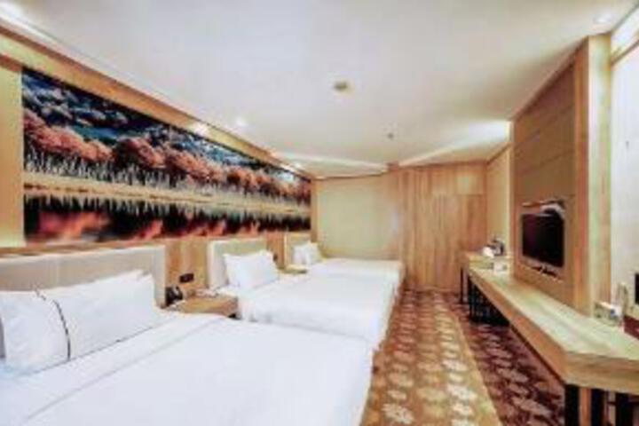 Room 12 of 13