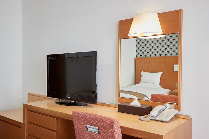 Room 11 of 120