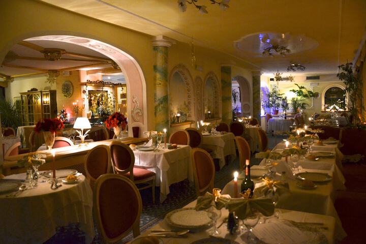 Dining 39 of 68