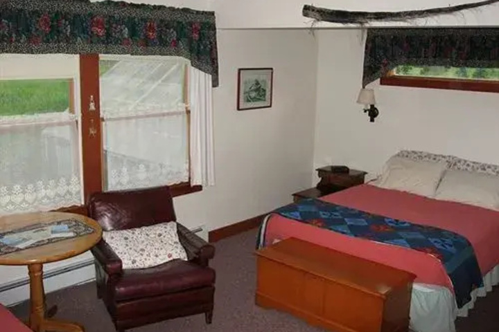 Gustavus Inn at Glacier Bay