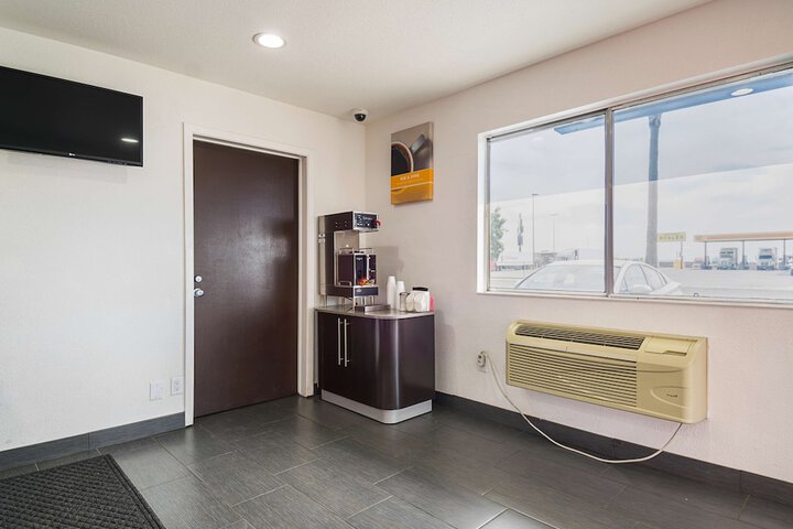 Breakfast/Coffee Service 25 of 30