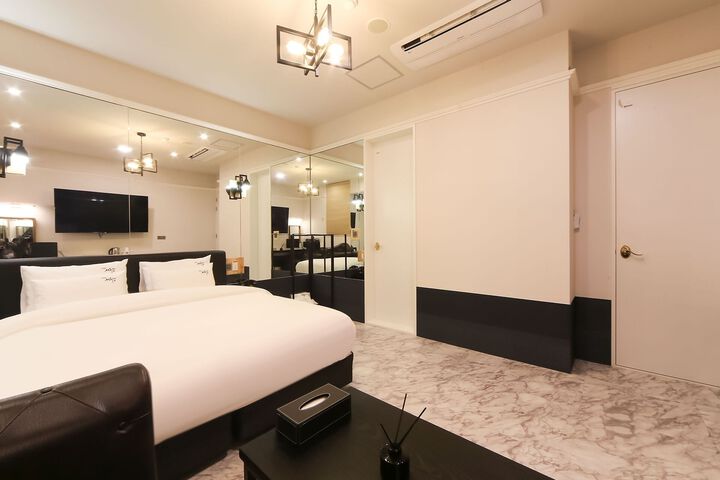 Room 143 of 152