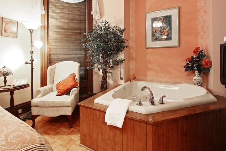 Deep soaking bathtub
