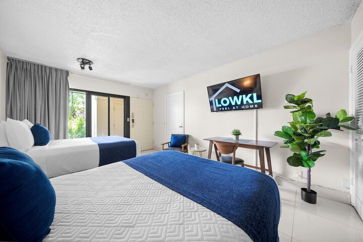 2 Double Beds (3 of 11)