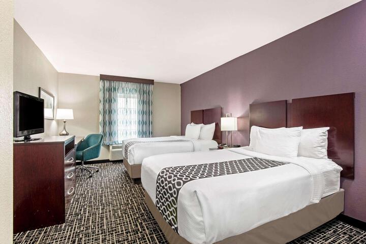 2 Double Beds (2 of 6)