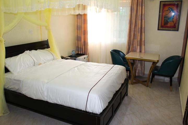 Room 12 of 36