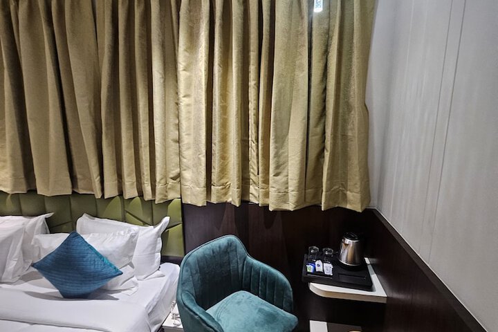 Room 7 of 30