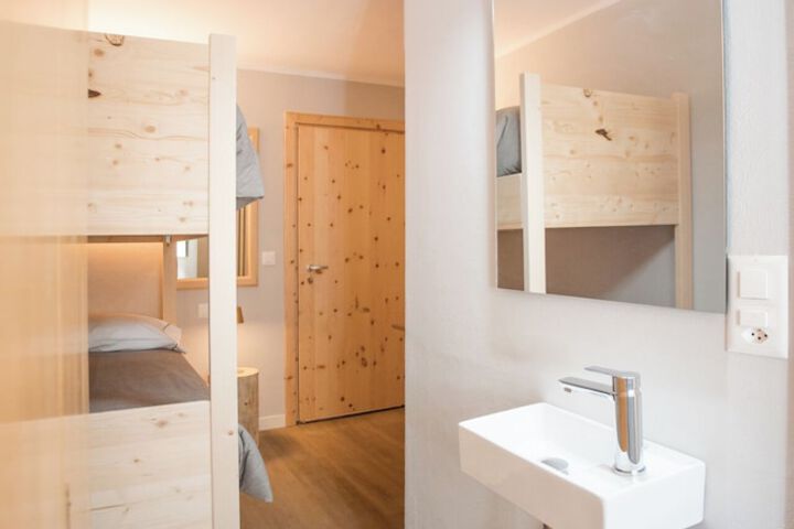 Room 15 of 42