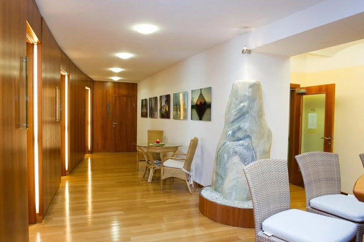 Room 4 of 15