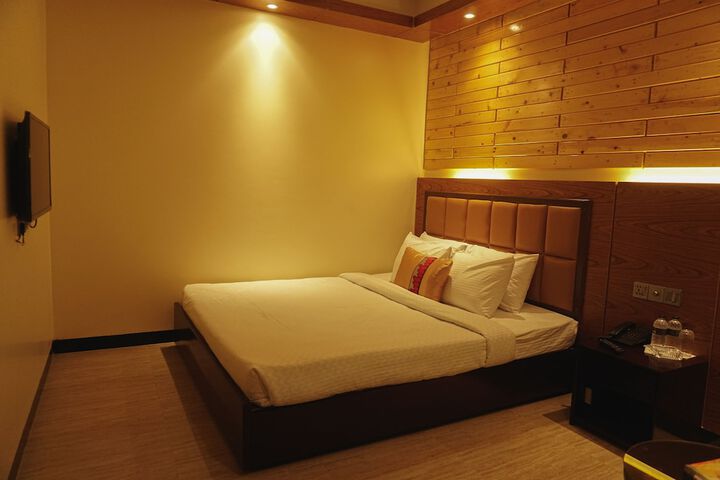 Room 5 of 16