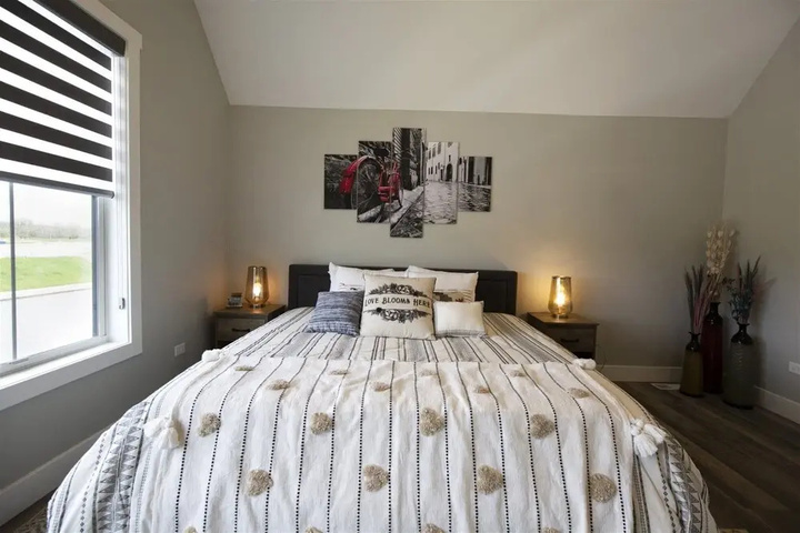 Room 4 of 18