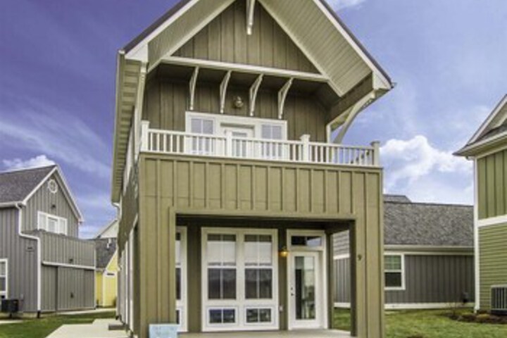 Exterior of Favorable Winds #9