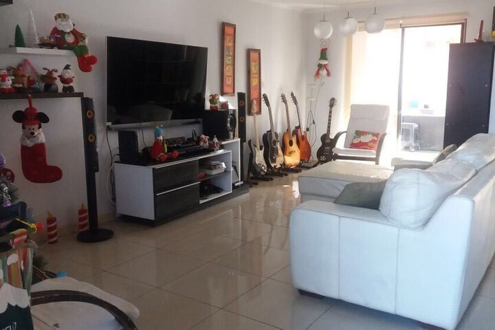 Room 5 of 9