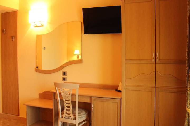 Room 6 of 57