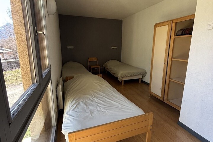 Room 6 of 10