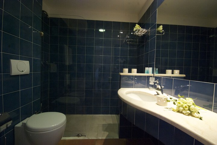 Room 17 of 32