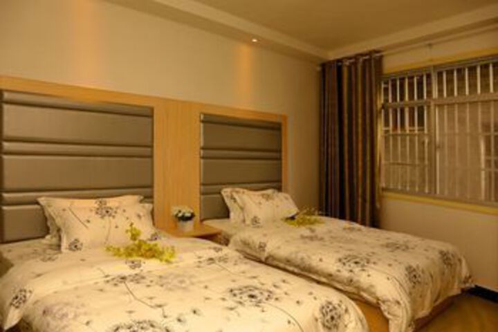 Room 6 of 11