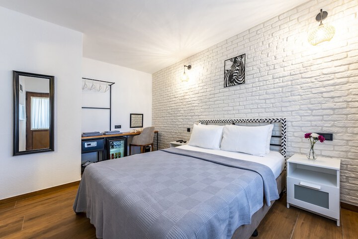 Room 15 of 113