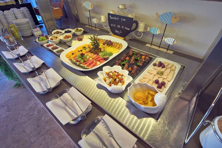 Dining 72 of 115