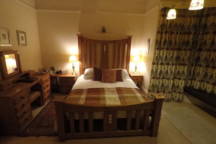 Room 2 of 18
