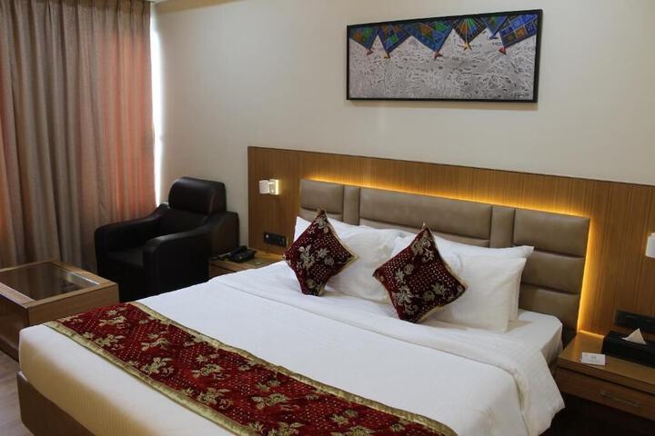 Room 6 of 18