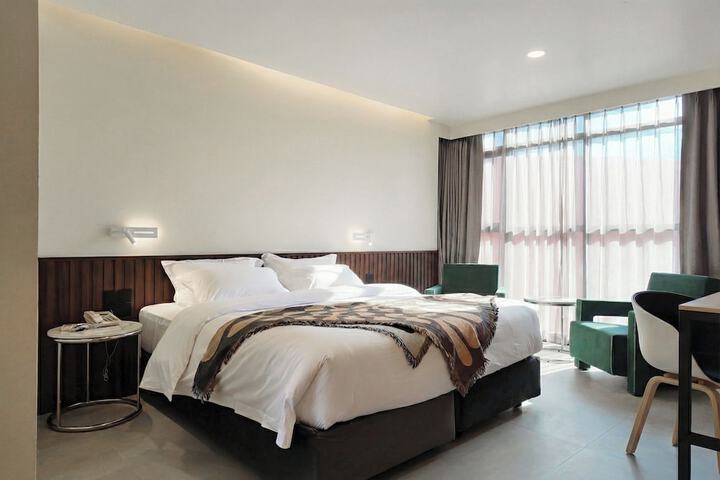 Room 7 of 13