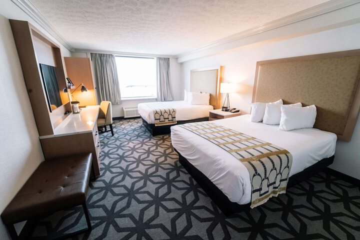 Executive Suite King Bed Accessible (8 of 22)