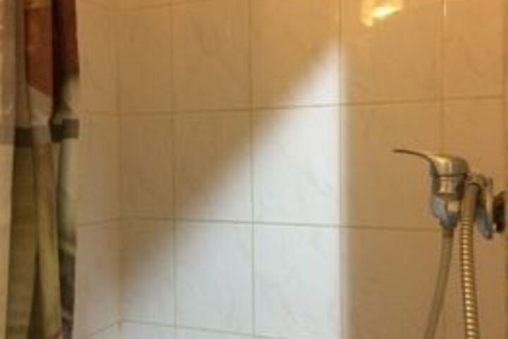 Room 4 of 28