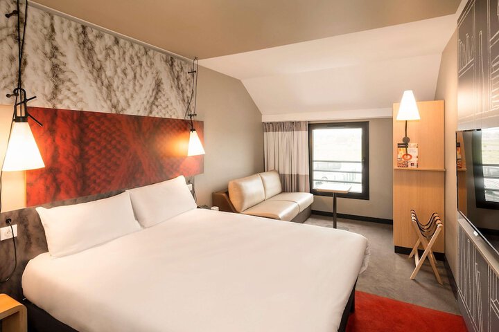 Room 12 of 68