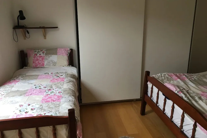 Room 5 of 12
