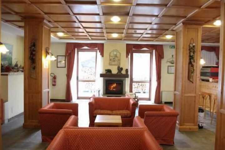 Hotel Interior 7 of 38