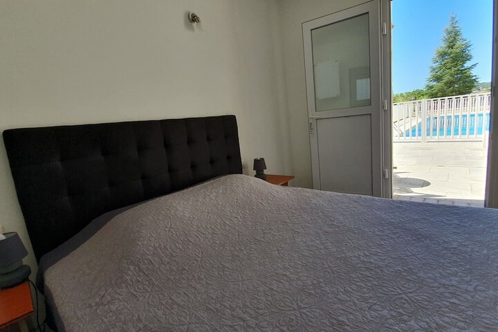 Room 9 of 51