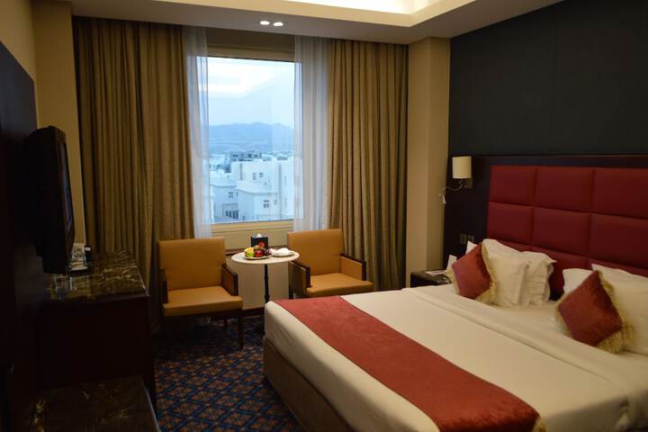 Room 4 of 32