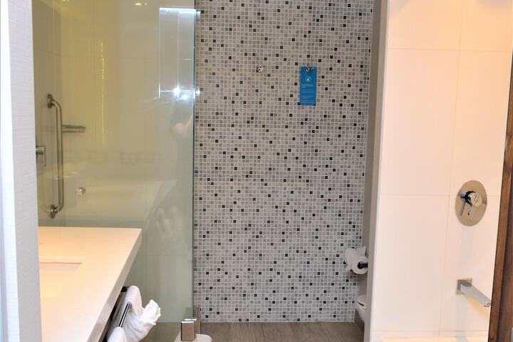 Room 44 of 86