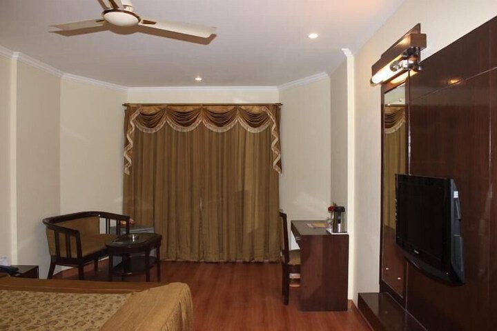 Room 6 of 34