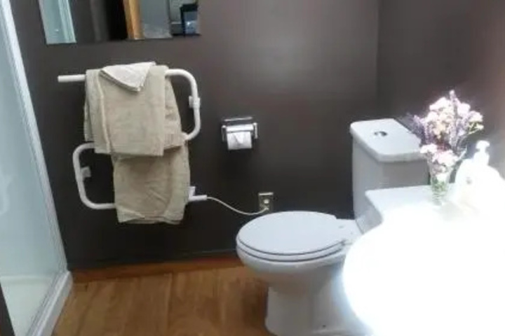 Room 7 of 9