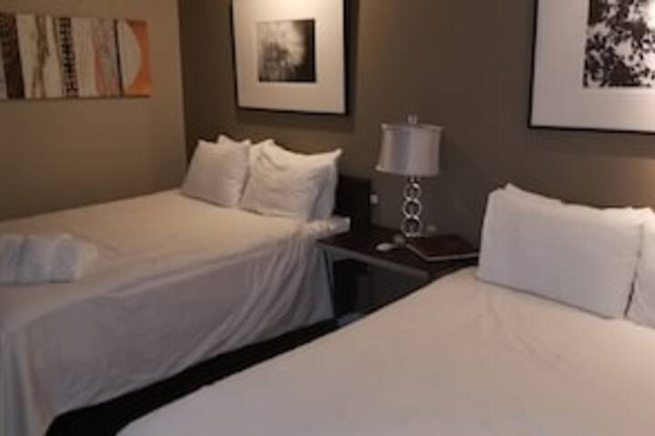 Room 28 of 828