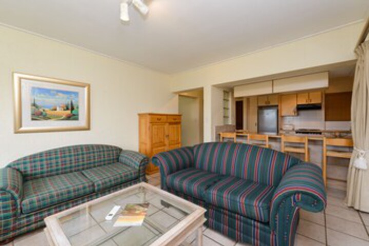 Room 7 of 12