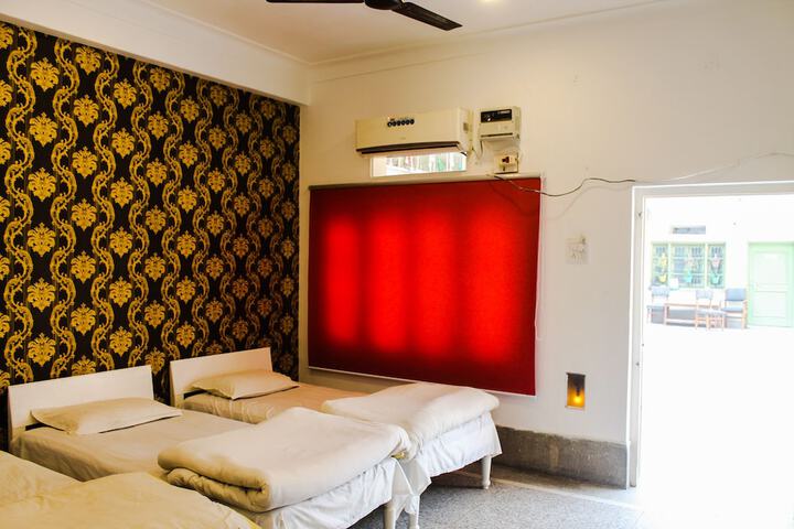 Room 7 of 62