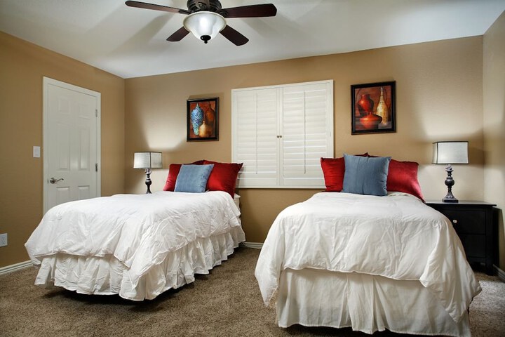 Room 3 of 28