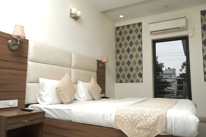 Room 2 of 11