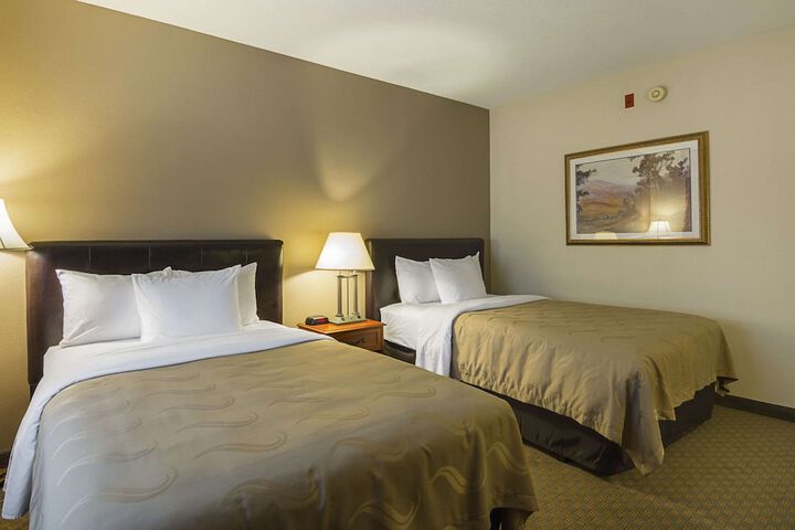 2 Double Beds (14 of 15)